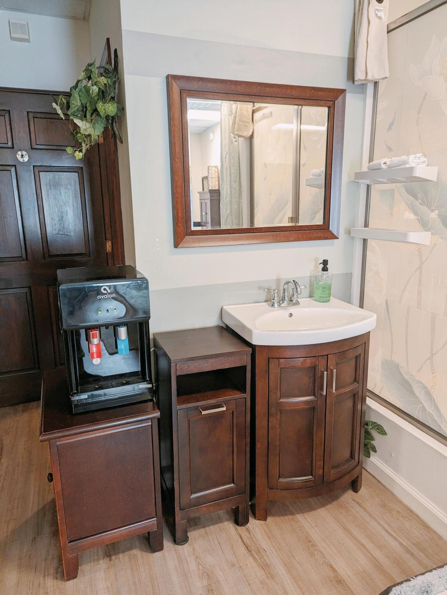 Uptown Area, Cozy King Suite, Quiet And Private, Free Parking, Walk To Restaurants Charlotte Luaran gambar