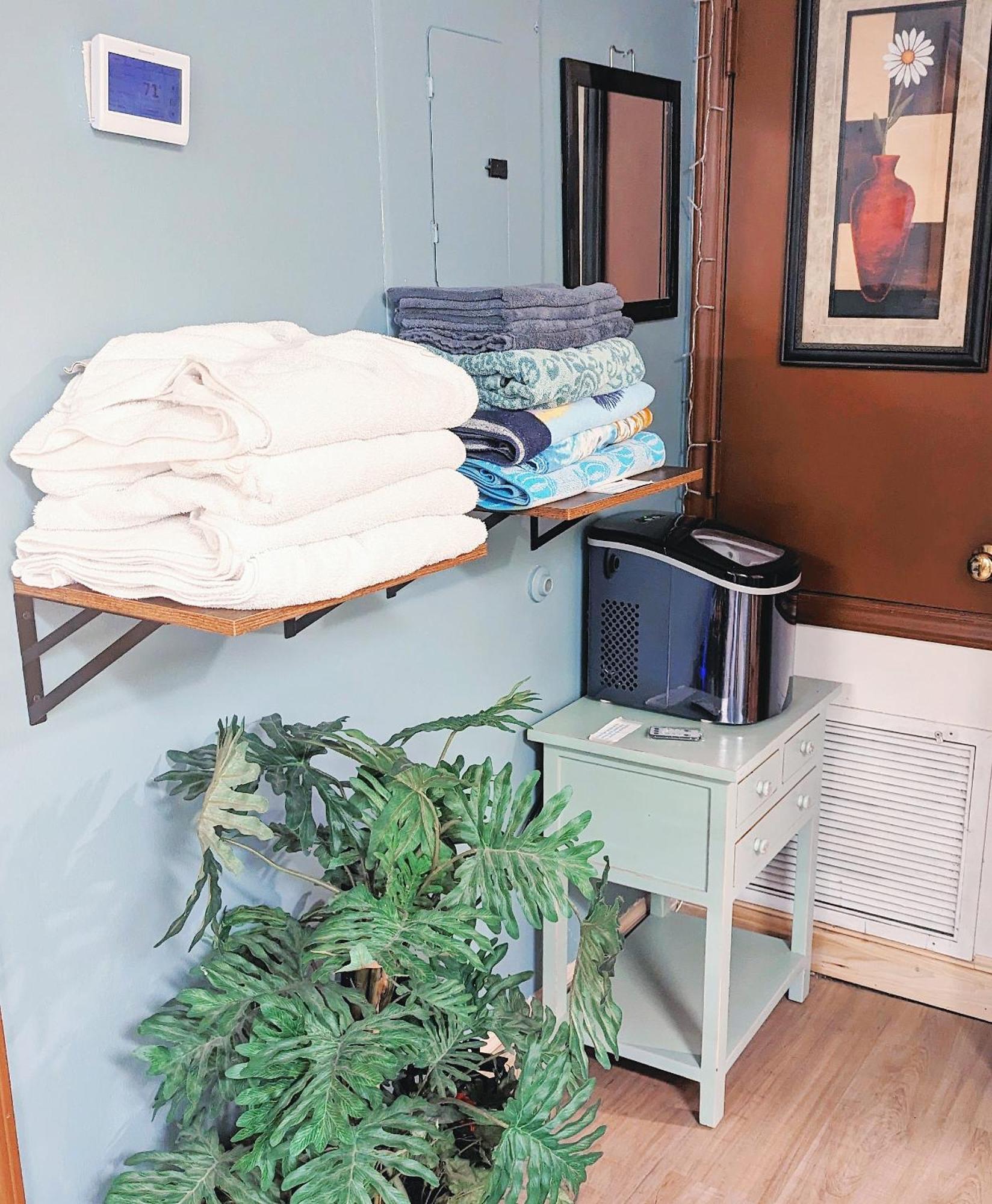 Uptown Area, Cozy King Suite, Quiet And Private, Free Parking, Walk To Restaurants Charlotte Luaran gambar