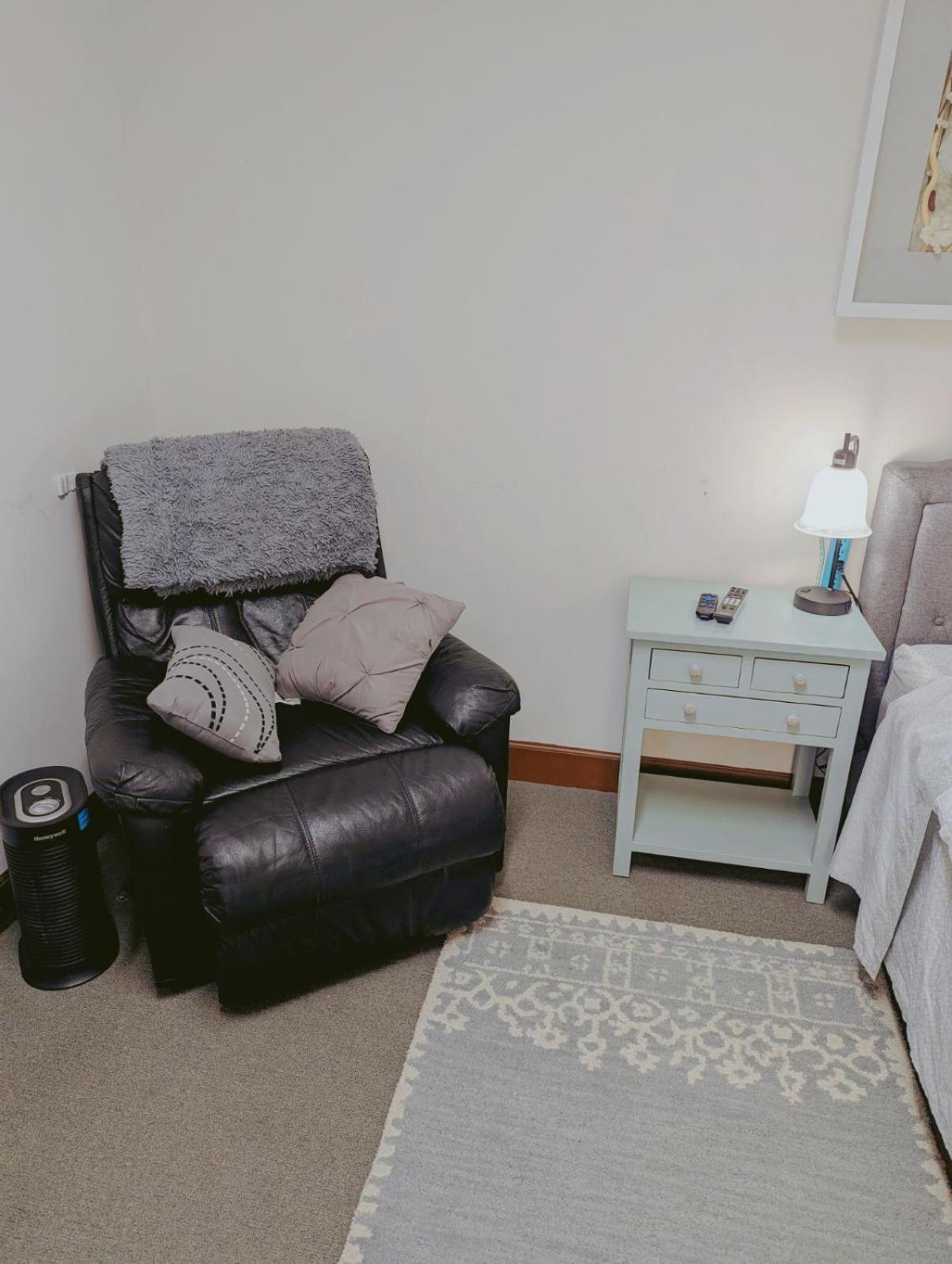 Uptown Area, Cozy King Suite, Quiet And Private, Free Parking, Walk To Restaurants Charlotte Luaran gambar