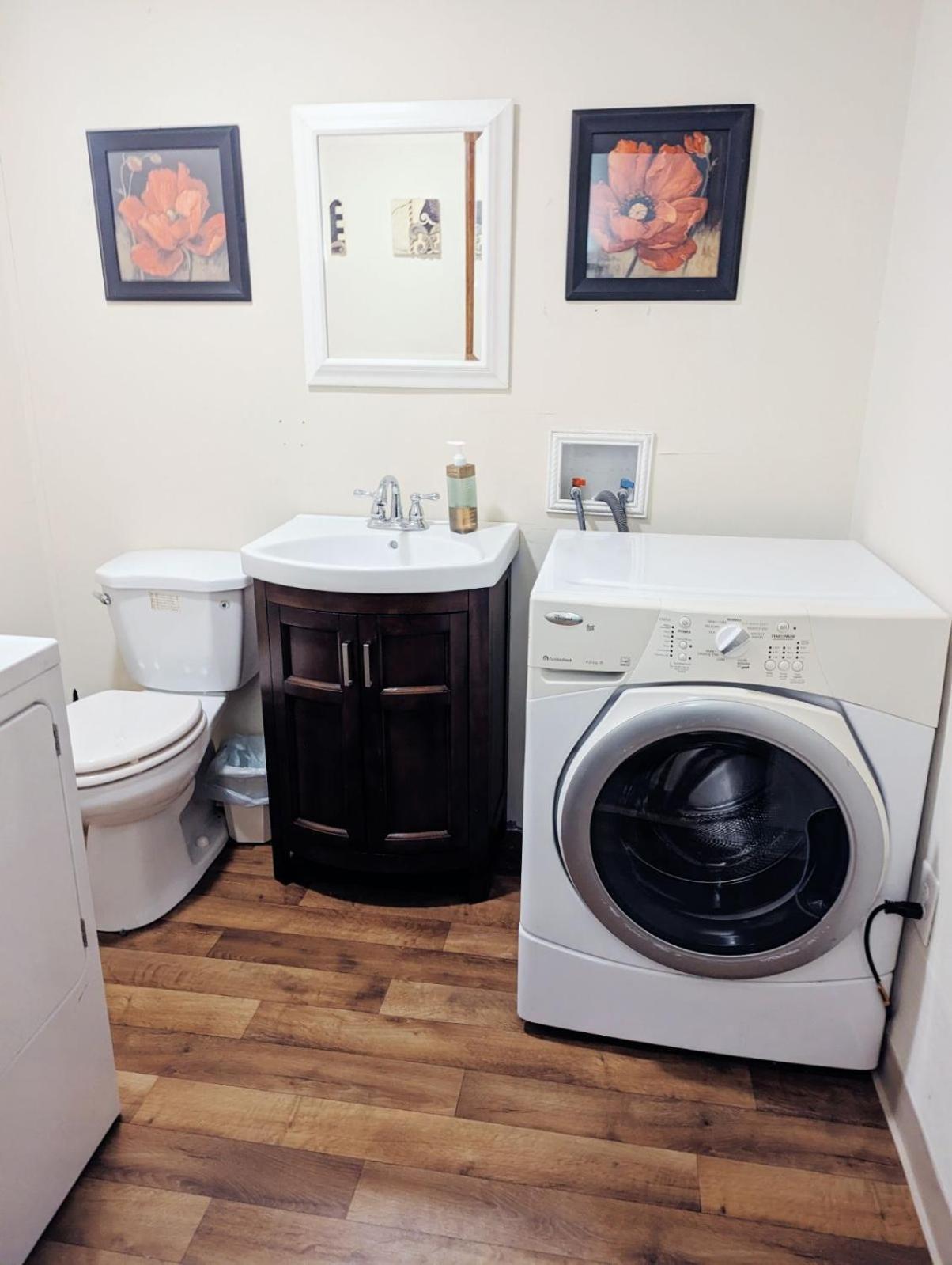 Uptown Area, Cozy King Suite, Quiet And Private, Free Parking, Walk To Restaurants Charlotte Luaran gambar